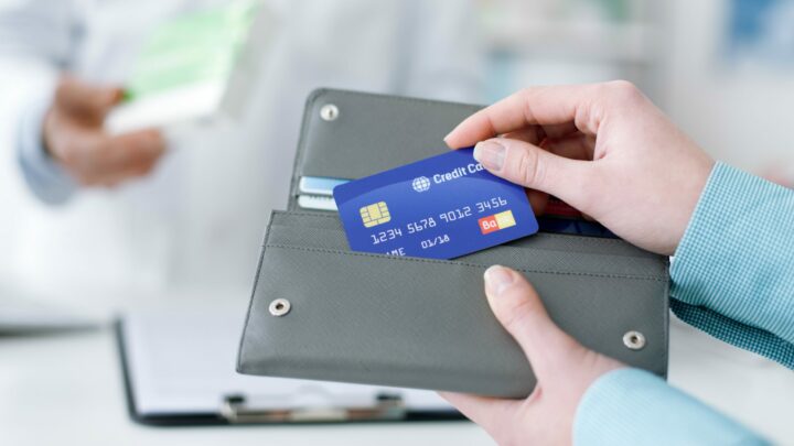 Aprenda na prática como usar o cartão de crédito sem endividar em 2023