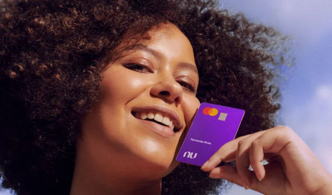 Aprenda na prática como ganhar dinheiro online com o cartão de crédito Nubank em 2023
